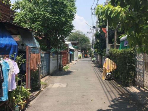 A street in Chiang Mai - Hubiwise Travels