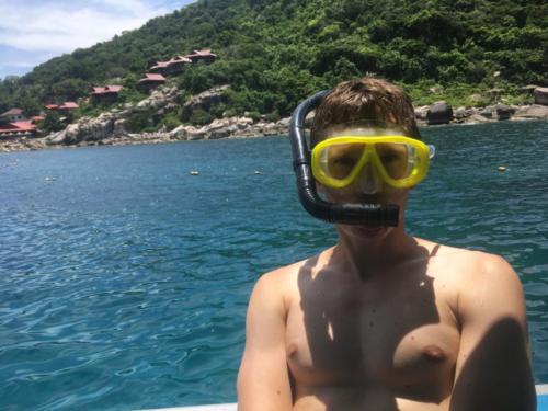Snorkelling around Ko Tao on a boat - Hubiwise Travels
